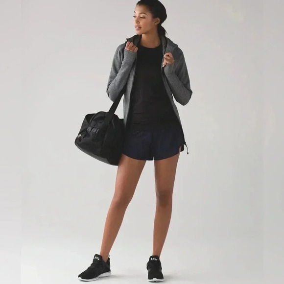 Lululemon Tracker  Short Four Way Stretch Navy - Picture 1 of 14